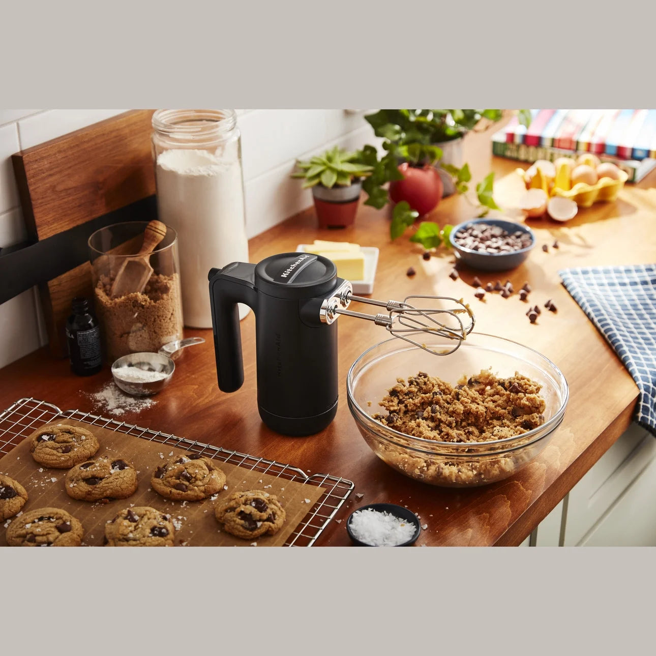 Black Matte Cordless Hand Mixer S524